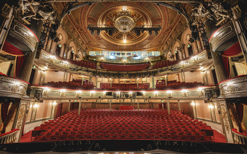 Her Majesty's Theatre - A Royal History 